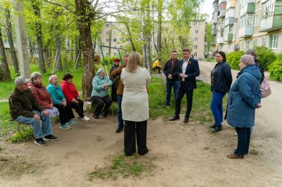 В начале мая, по инициативе главы Фурмановского района Павла Колесникова стартовала программа по благоустройству придомовых территорий.