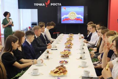 Павел Колесников встретился с выпускниками 2022 года